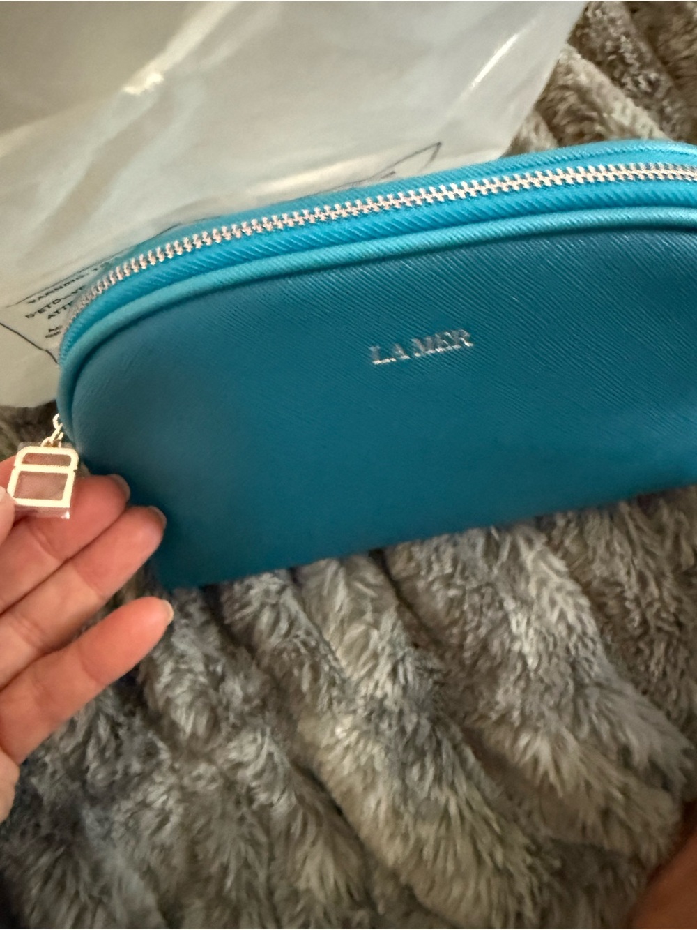 La Mer 4-Piece Hydration Skincare Set with Blue Cosmetic Pouch - Picture 3 of 15